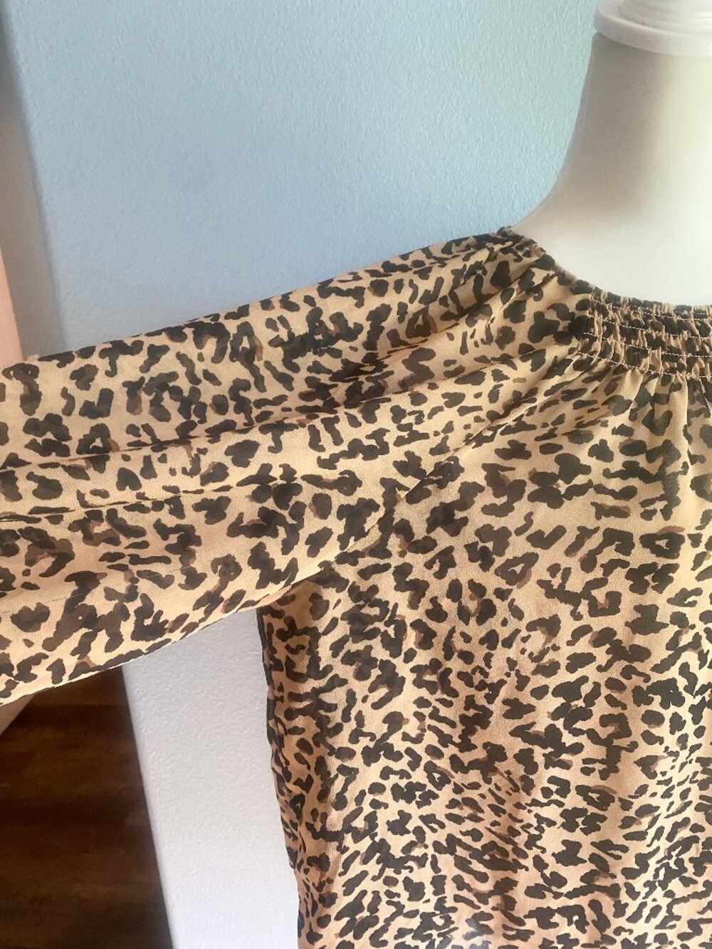 Ava & Viv Plus Size 1X Leopard Print Blouse with Smaocked neck and long sleeves - Picture 3 of 4